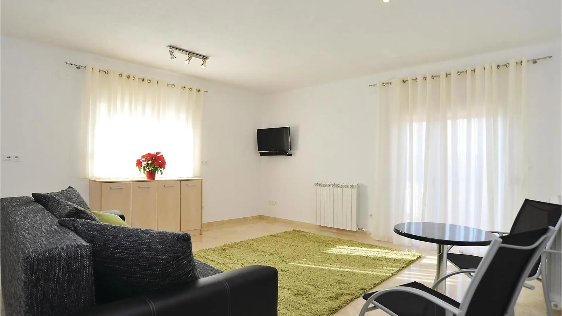 Lovely Home In Pakostane With Wifi 0*,