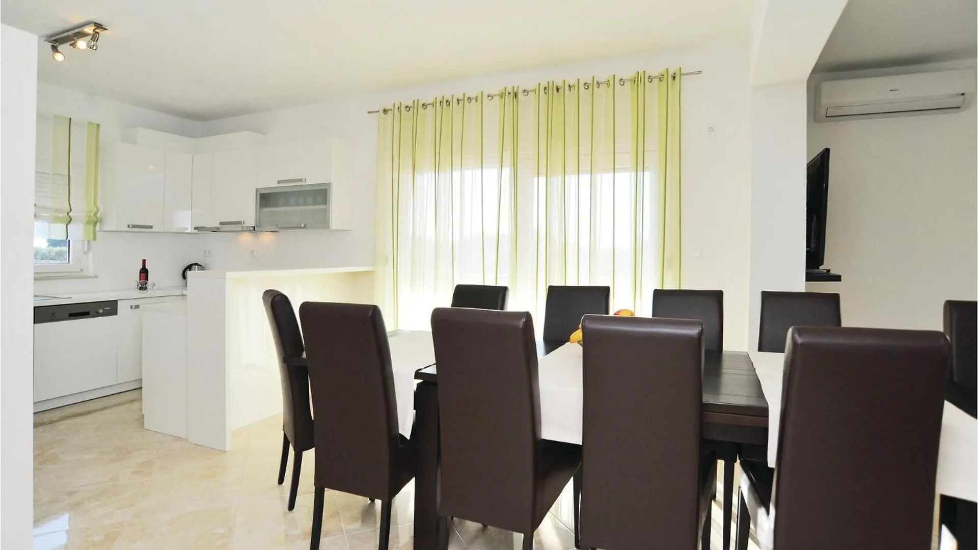 Lovely Home In Pakostane With Wifi