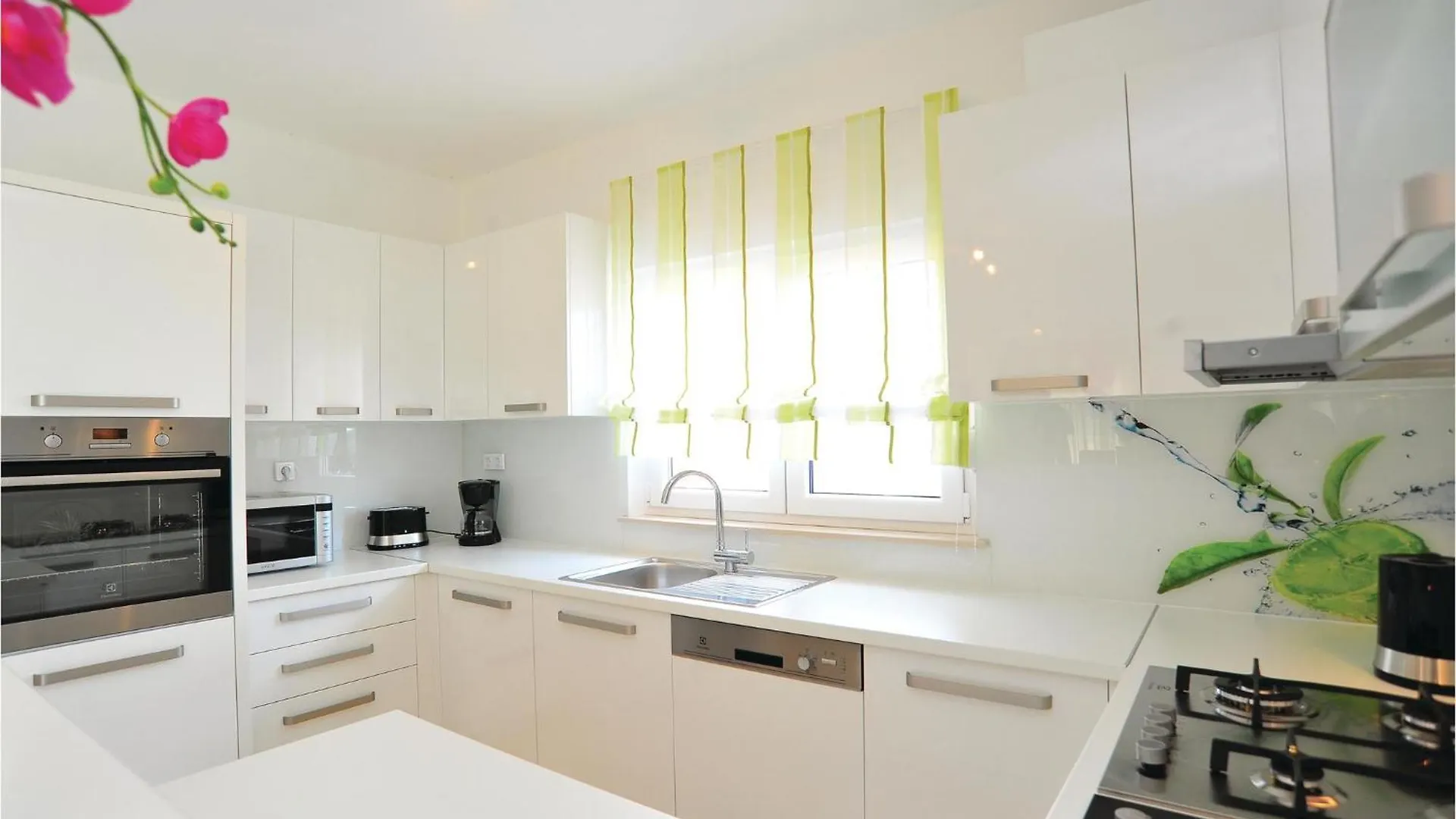Lovely Home In Pakostane With Wifi