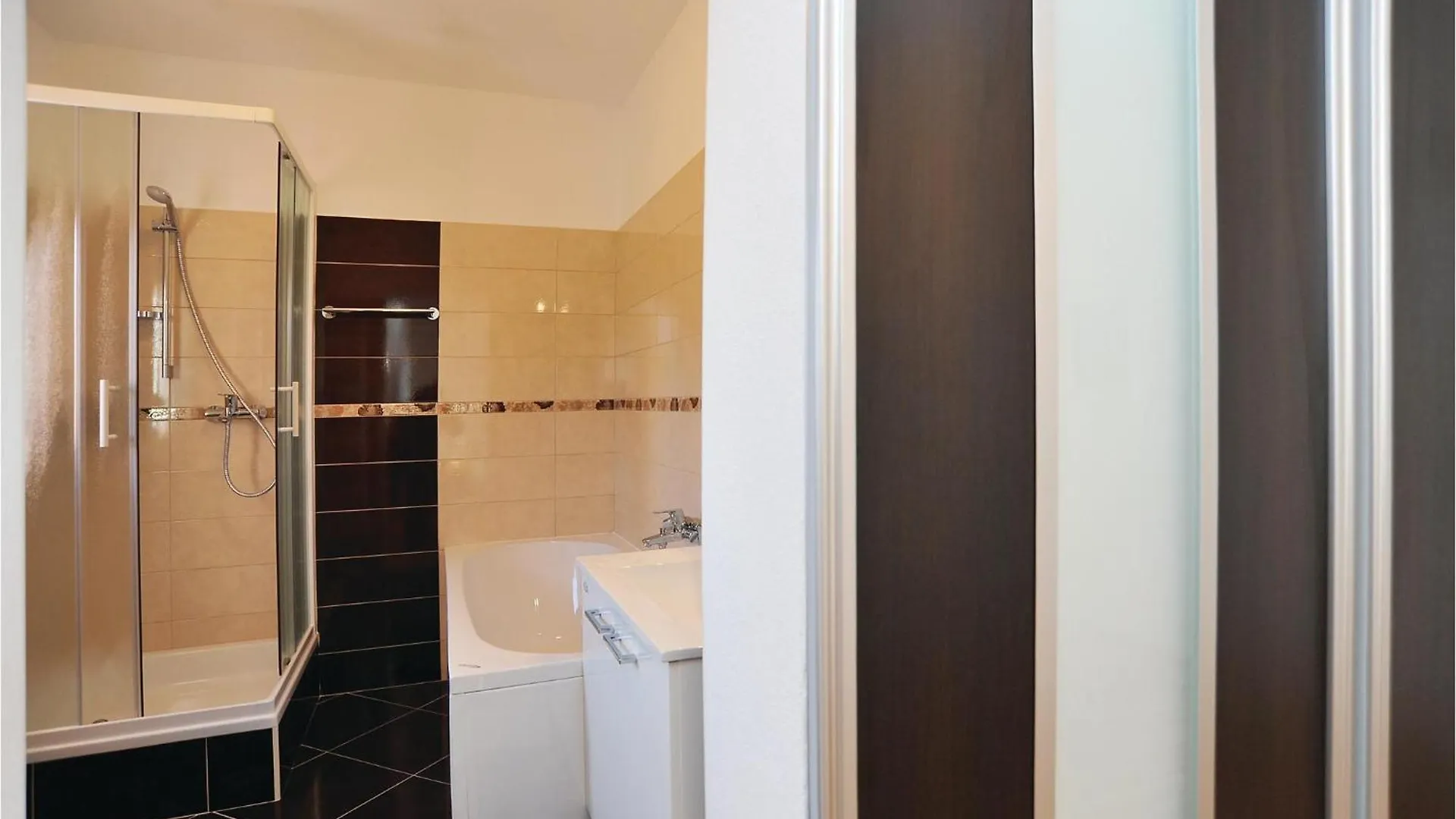 Lovely Home In Pakostane With Wifi 0*,  Kroatien