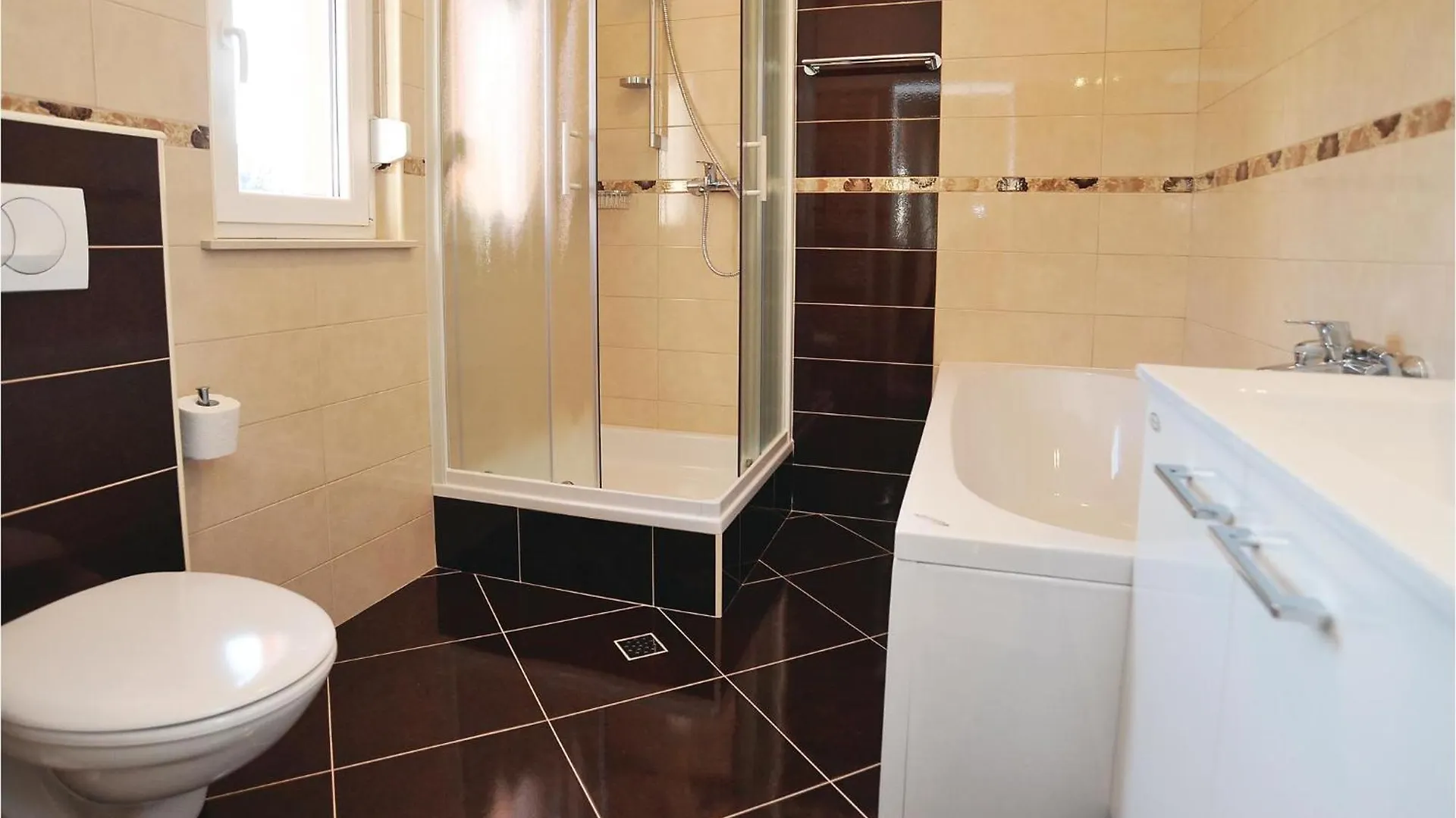 Lovely Home In Pakostane With Wifi Kroatien