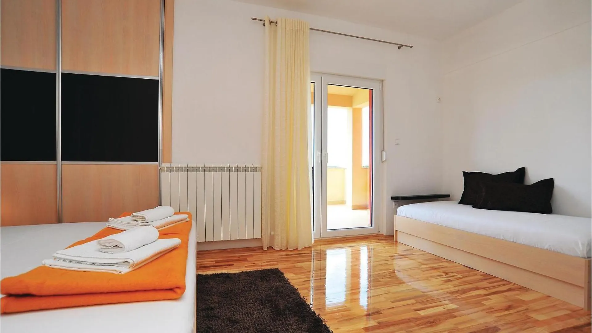 Ferienhaus Lovely Home In Pakostane With Wifi