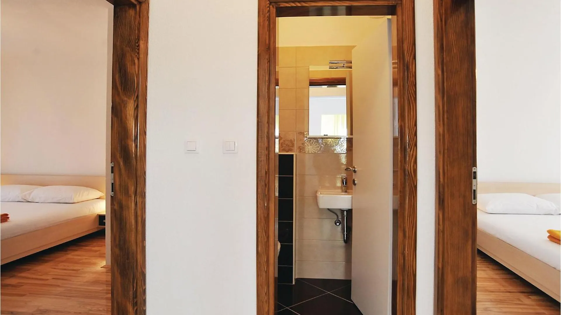 Lovely Home In Pakostane With Wifi Ferienhaus